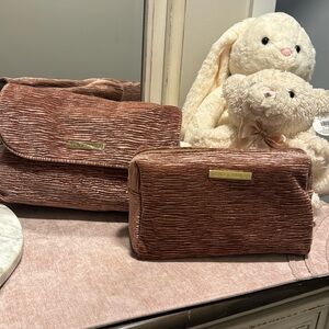 Set of two cosmetic bags, very beautiful color and quality